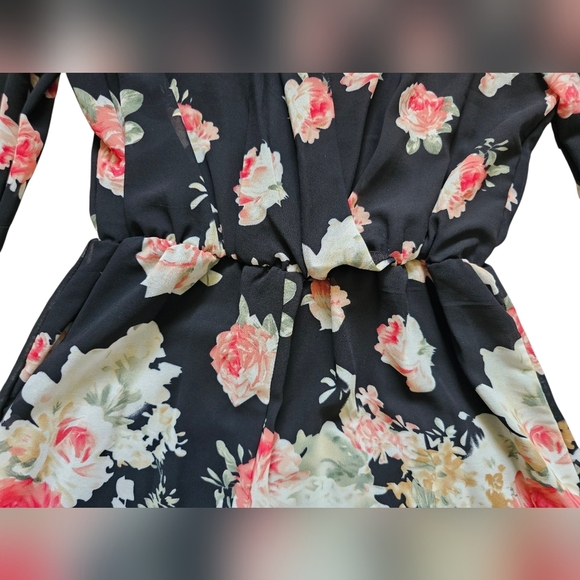 Floral Bell Sleeve Romper, Zipper Back And Elastic Waist.  Size Small - Picture 4 of 8